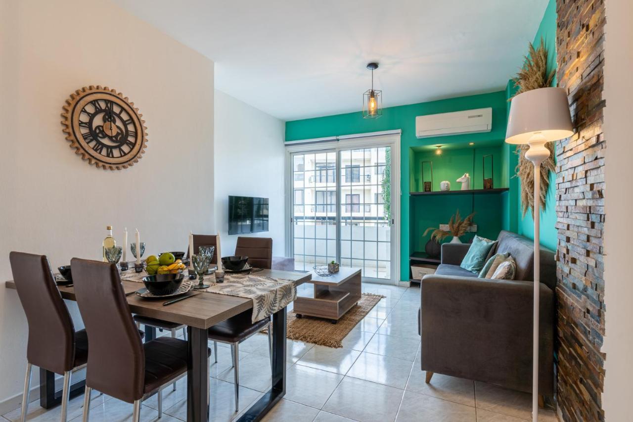 Araminta 2-Bedroom Apartment In Larnaca Esterno foto