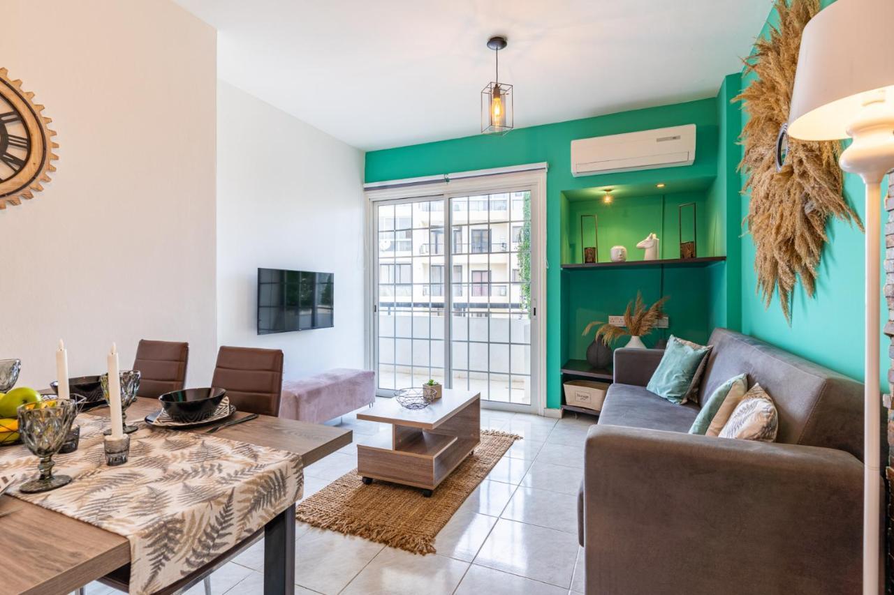 Araminta 2-Bedroom Apartment In Larnaca Esterno foto