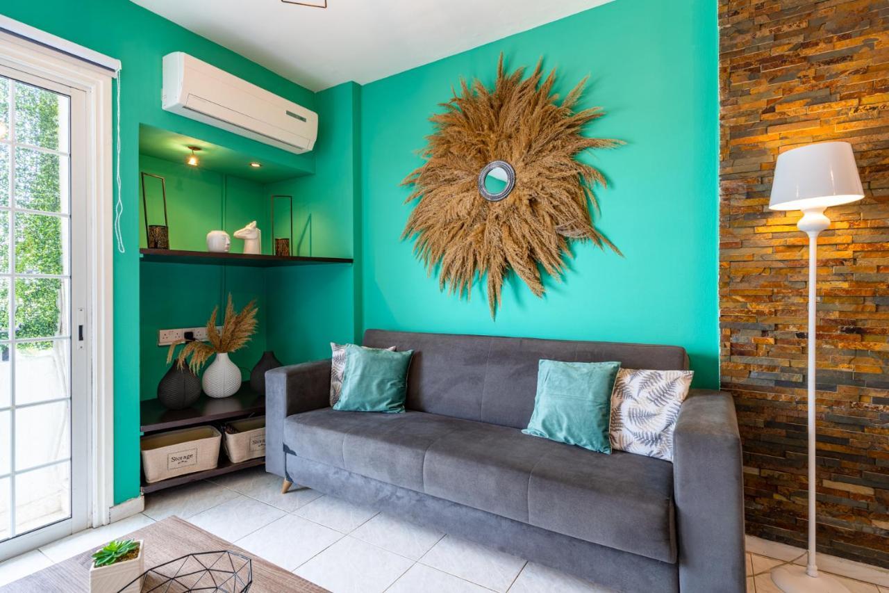 Araminta 2-Bedroom Apartment In Larnaca Esterno foto