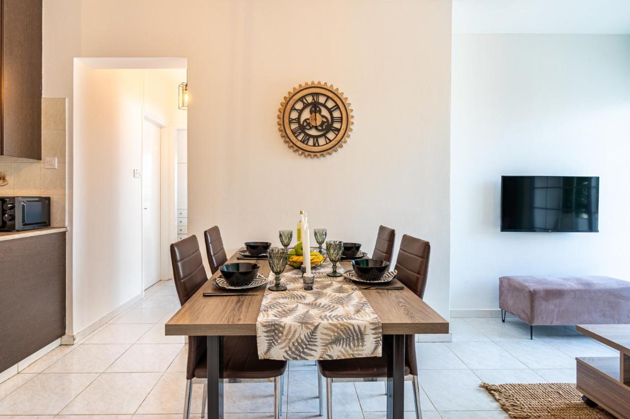 Araminta 2-Bedroom Apartment In Larnaca Esterno foto