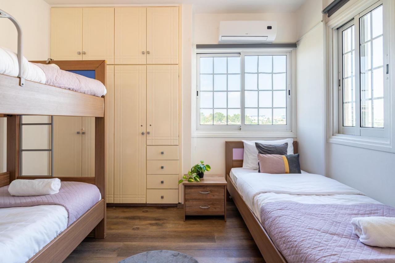Araminta 2-Bedroom Apartment In Larnaca Esterno foto