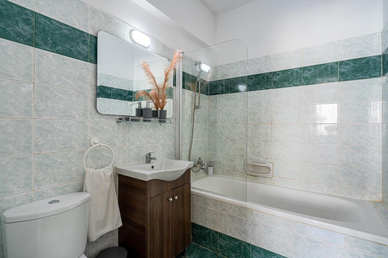 Araminta 2-Bedroom Apartment In Larnaca Esterno foto